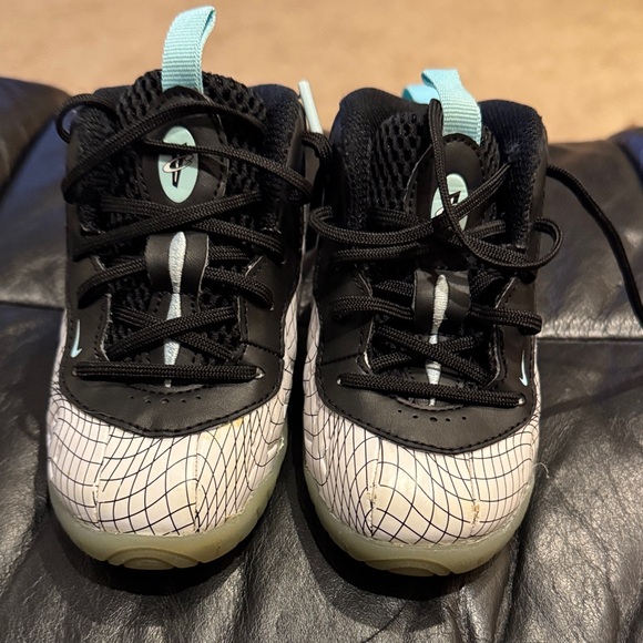Nike Kids Black and White Sneakers with Aqua Accents - Picture 1 of 4